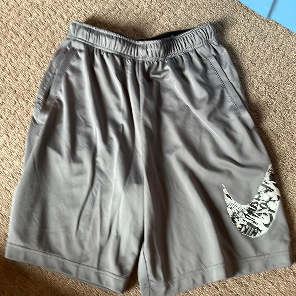 Mens medium Nike shorts